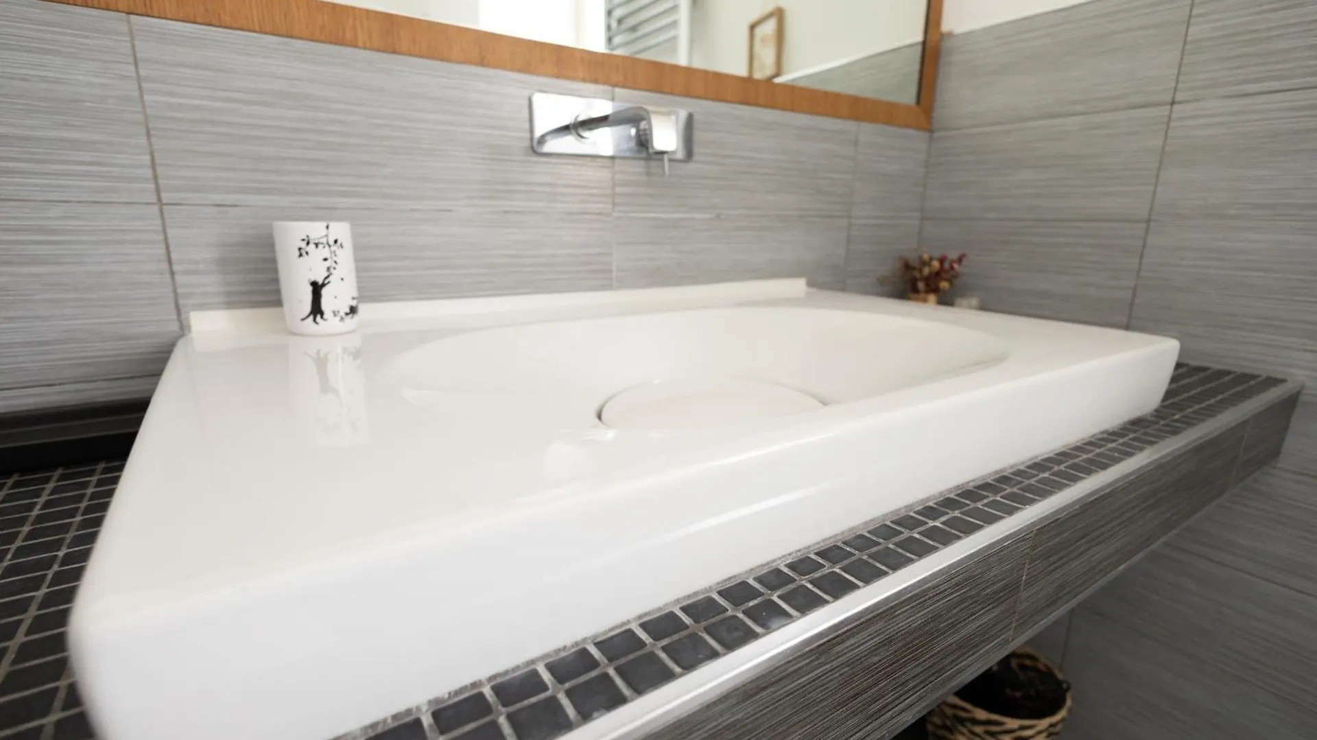 Romerooms Cola Di Rienzo Bed & Breakfast