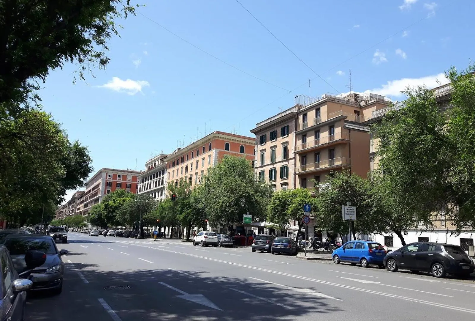 ** Bed & Breakfast Romerooms Cola Di Rienzo Italy