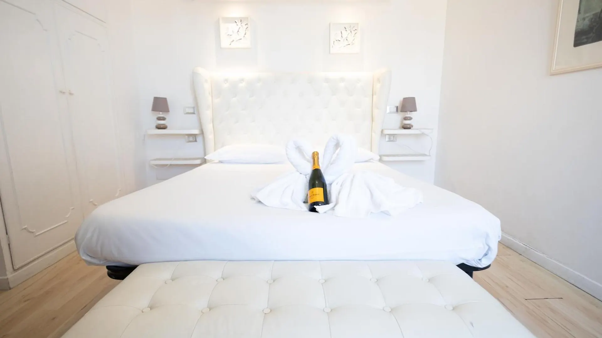 Bed & Breakfast Romerooms Cola Di Rienzo