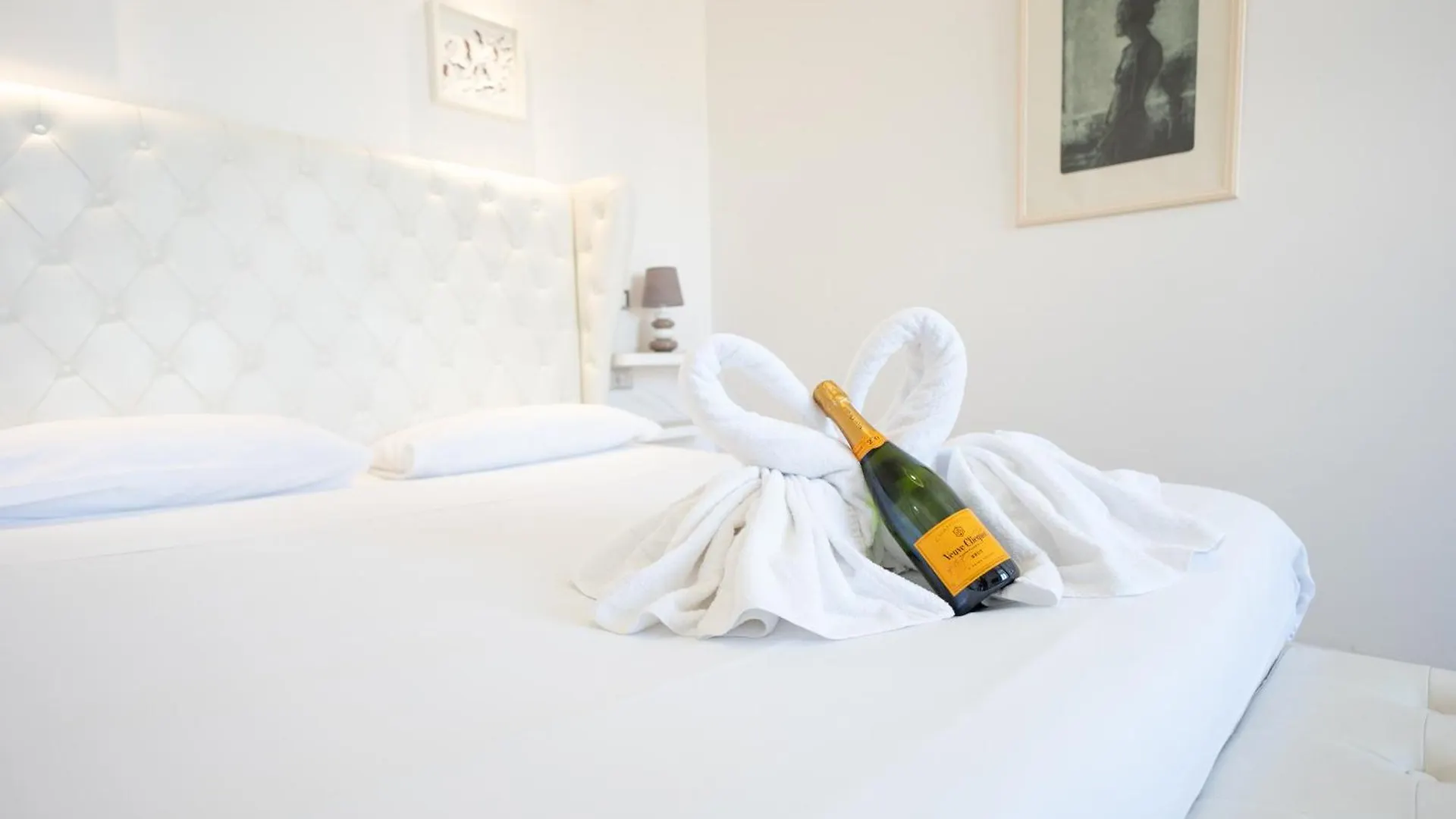 Bed & Breakfast Romerooms Cola Di Rienzo